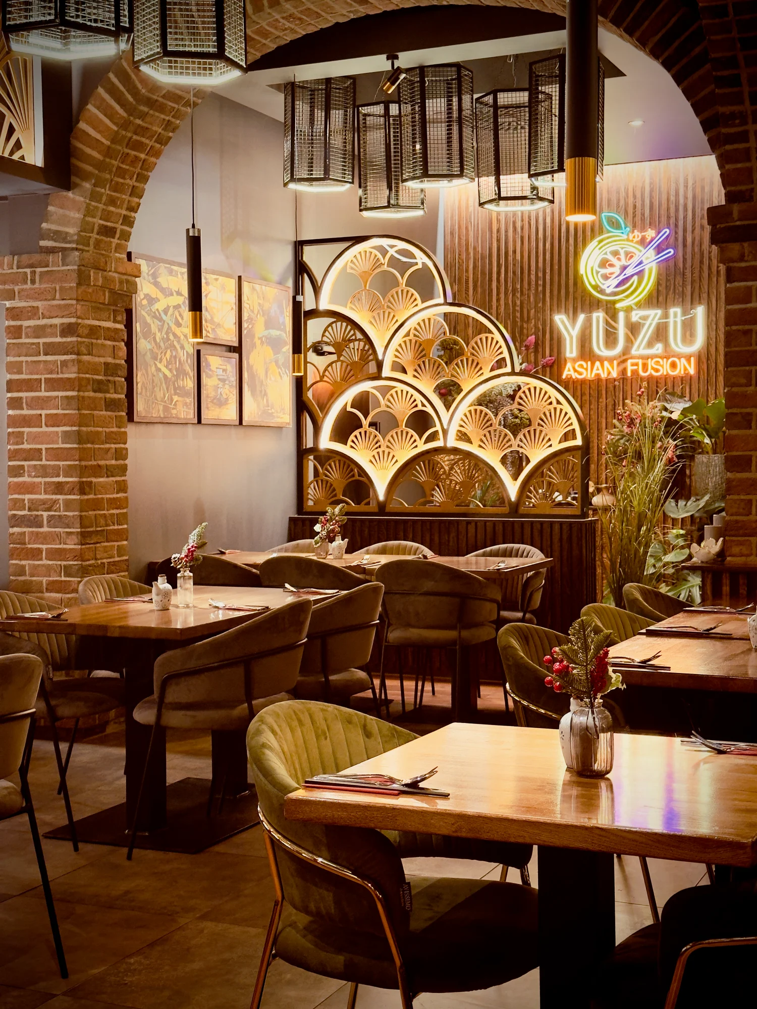 YUZU Asian Fusion — interiér restaurace